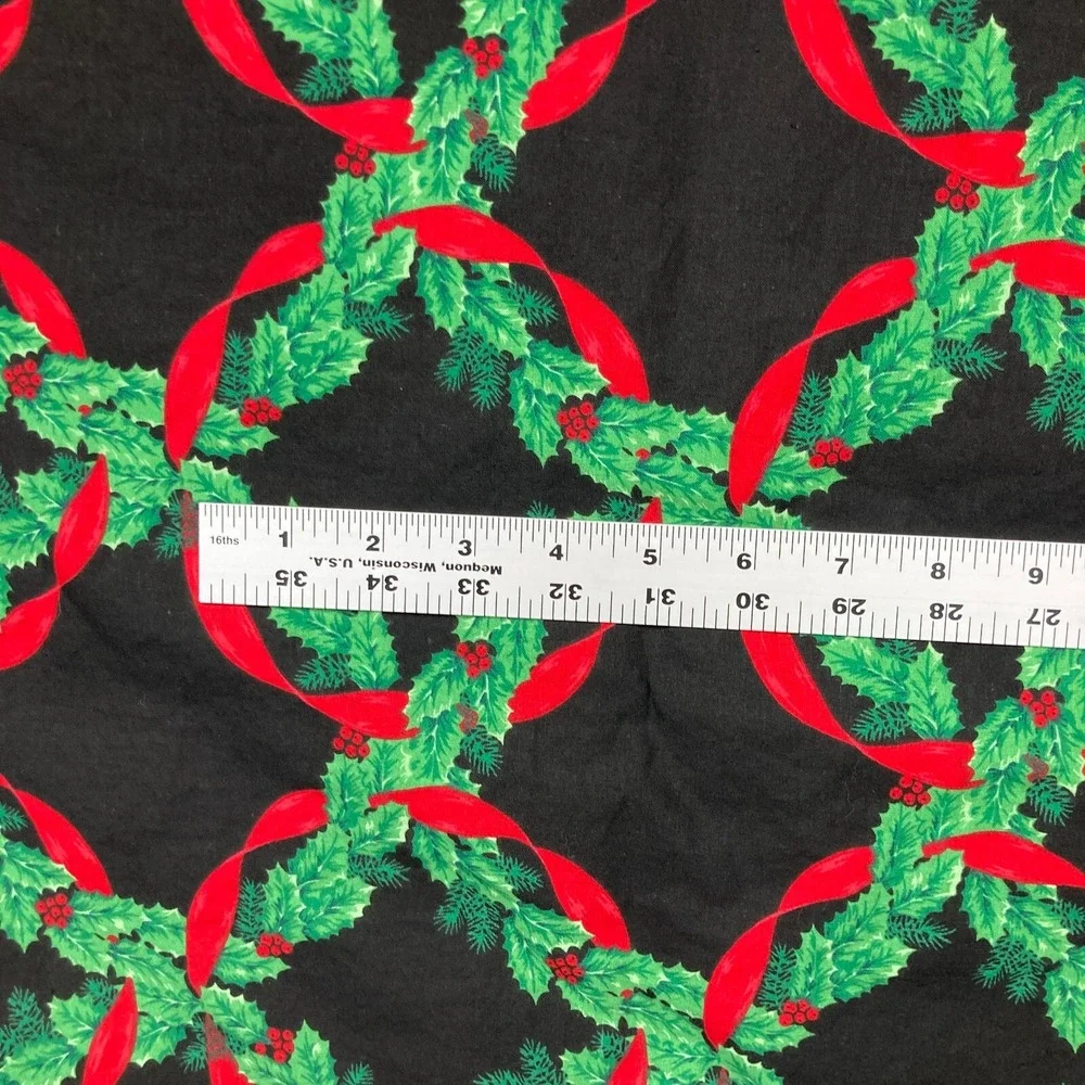 Vintage Fabric Traditions 1 Yard Christmas Print Black Green Red 42